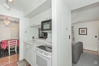 Building Photo - 9859 Independence Dr
