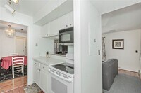Building Photo - 9859 Independence Dr