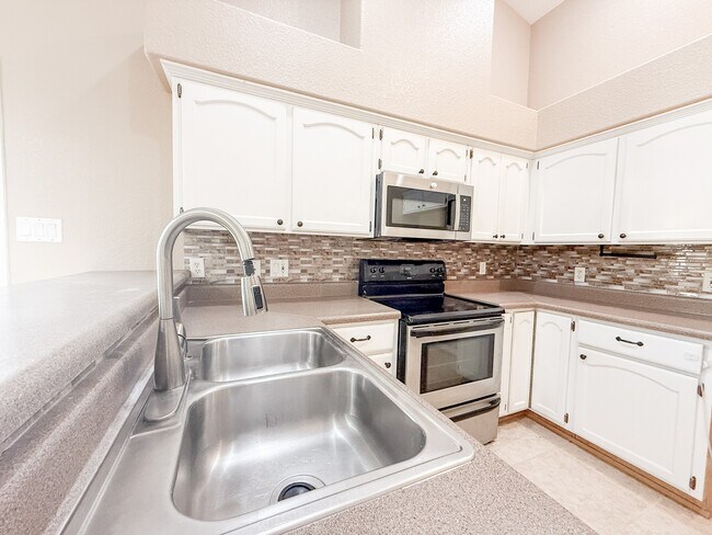 Building Photo - 9586 E 38th Pl