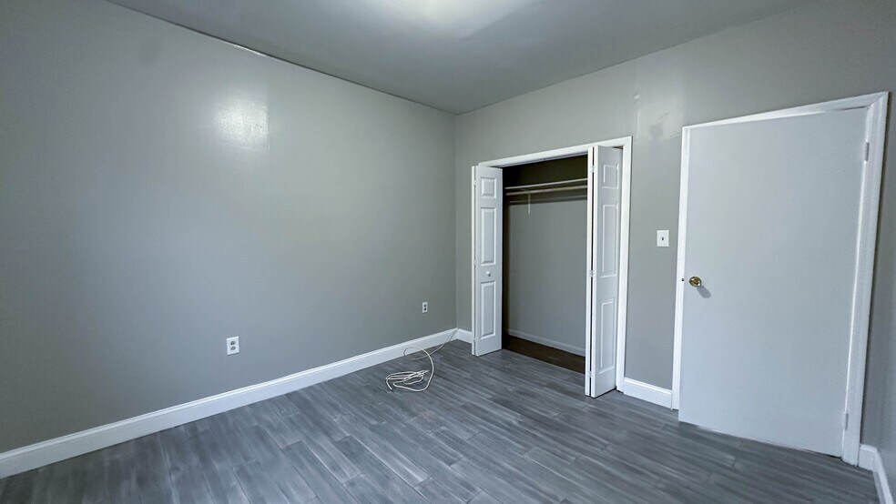 Building Photo - 165 Winfield Ave