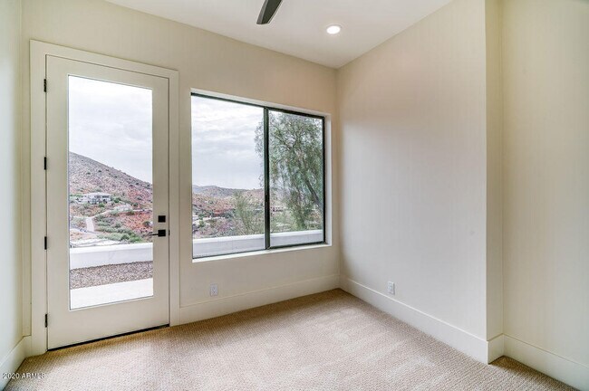 Building Photo - 301 E Jomax Rd