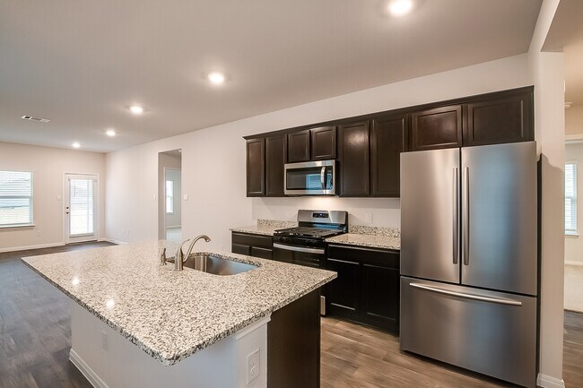 Building Photo - 490 Evergreen Sumac Loop, Kyle, Texas 78640
