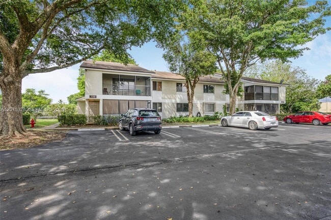 Building Photo - 709 Gardens Dr