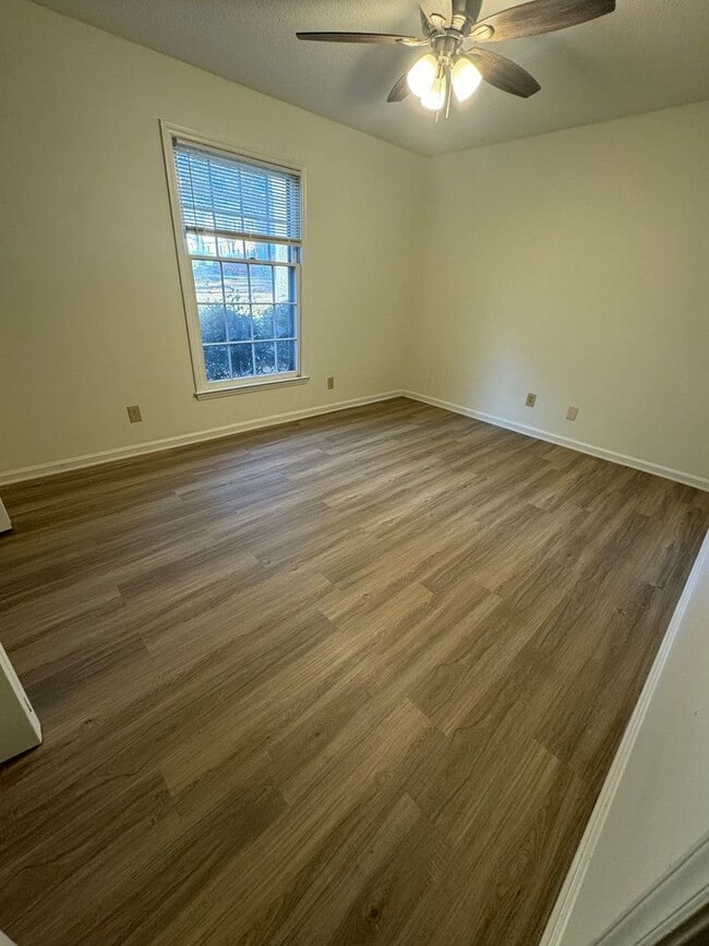 Building Photo - Completely Remodeled 2-Bedroom, 1.5 Bathroom Condo ***RENT SPECIAL: TWO MONTHS FREE RENT***