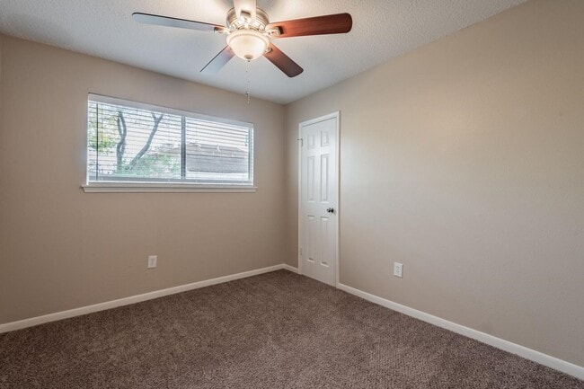 Building Photo - 1007 Cascade Creek Dr