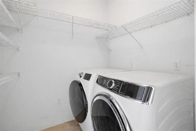 Building Photo - 5810 Hummingbird Ct