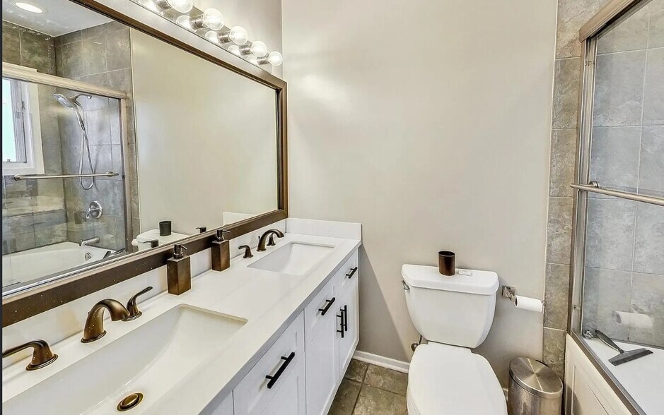 Building Photo - 1343 N Mohawk St