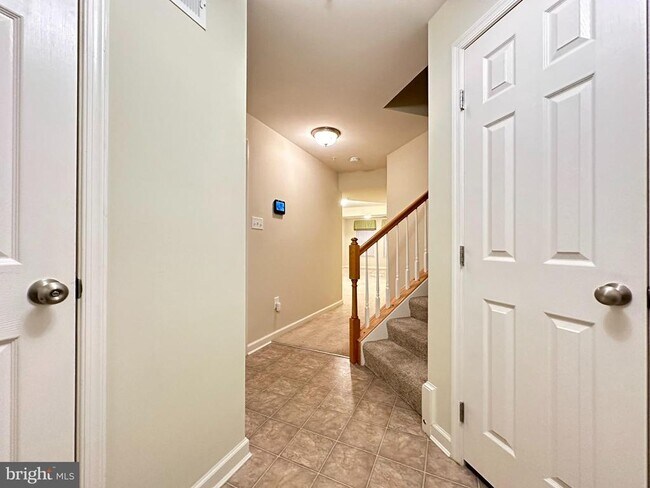 Building Photo - 920 Hopkins Cor