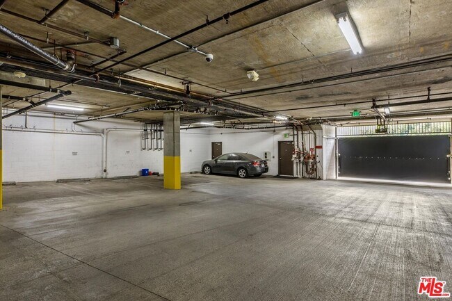 Building Photo - 11851 Laurelwood Dr