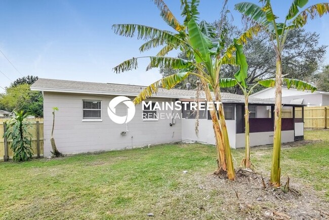 Building Photo - 4 Bedroom Pet-Friendly Home in Lakeland, FL with Main Street Renewal