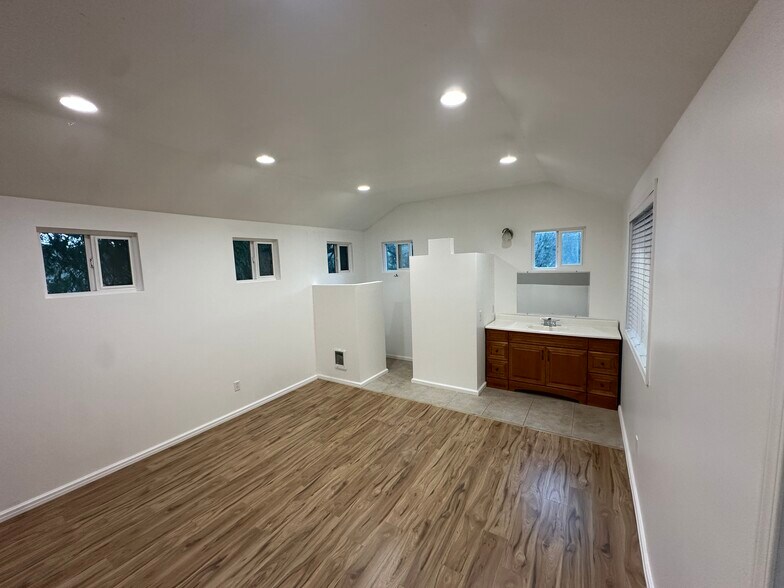 Bed room - 19921 Forest Park Dr NE