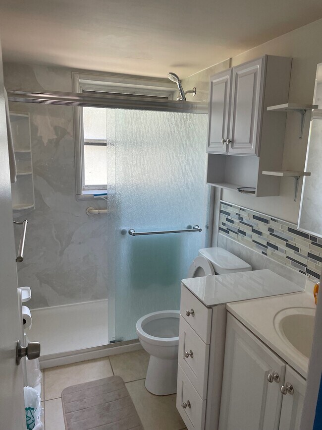 Building Photo - 9 N Birch Rd