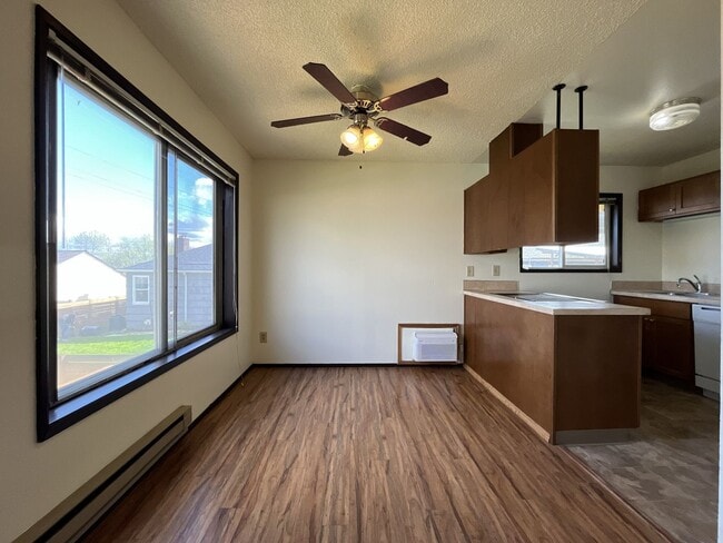 Building Photo - Spacious 3 Bedroom with Bonus Living Area, Patio & Built in Fireplace