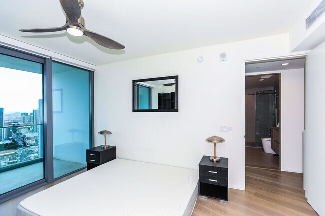 Building Photo - KOULA 2b2b1pkg Ready to Move In!