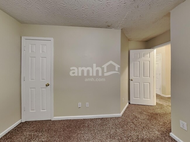 Building Photo - 2717 Oak Meadow Ln