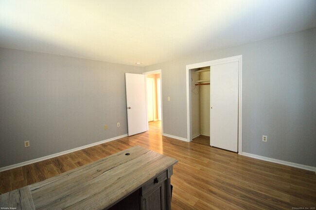Building Photo - 1250 Farmington Ave