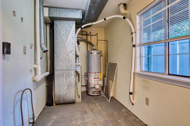 Building Photo - 1014 Campbell Ave