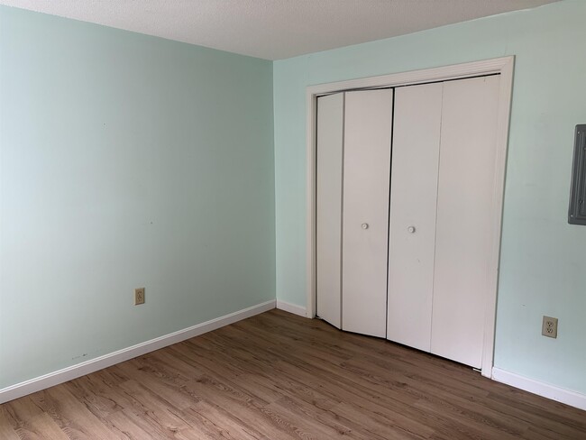 Building Photo - 904 White Cedar Blvd