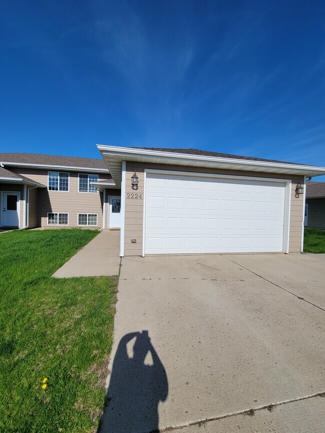 Building Photo - 2224 Bluegill Ave