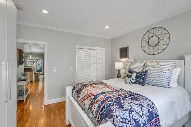 Building Photo - 7 Leeds St