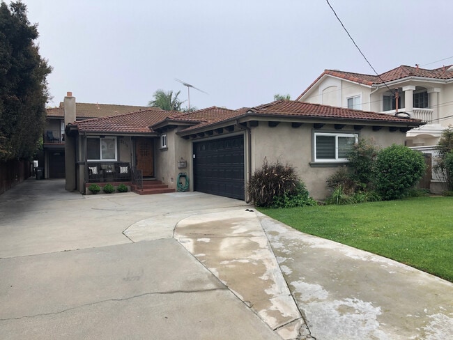 Building Photo - 2118 Ernest Ave