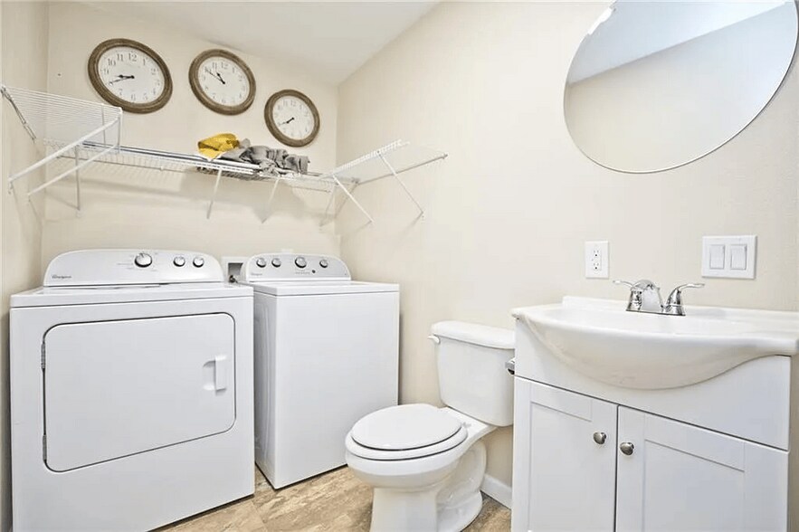 Building Photo - 2106 Dogwood Pl