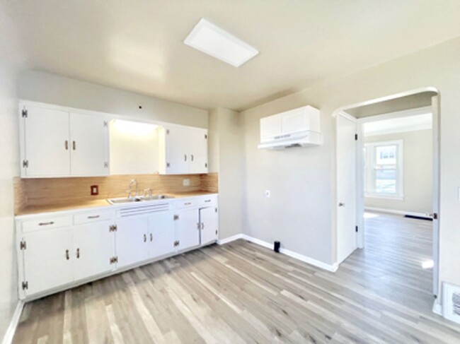 Building Photo - 3 Bed 1 Bath