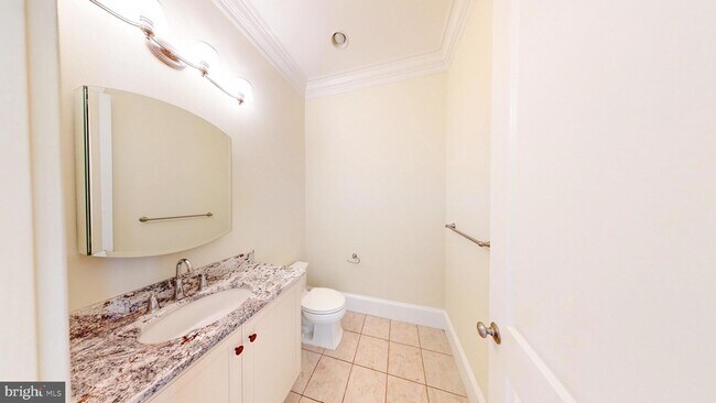 Building Photo - 6403 Earlham Dr