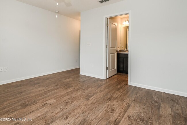 Building Photo - 553 Eiseman Wy