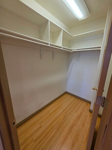 Building Photo - 818 9th St