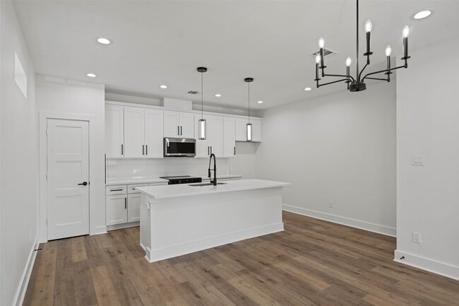 Building Photo - 8417 Venus St