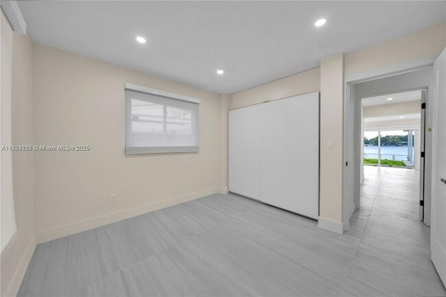 Building Photo - 5020 SW 92nd Ave