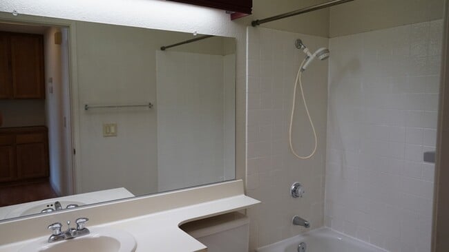 Building Photo - Charming 2 bedroom 2 bathroom home in the pocket area of Sacramento!