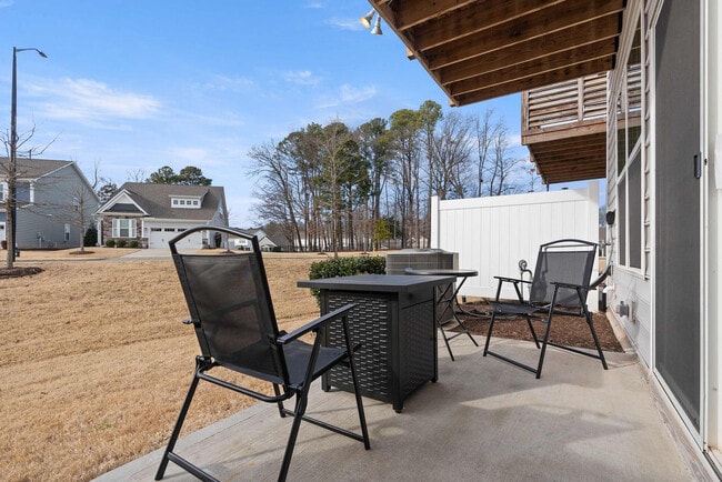 Building Photo - 1010 Falling Rock Pl