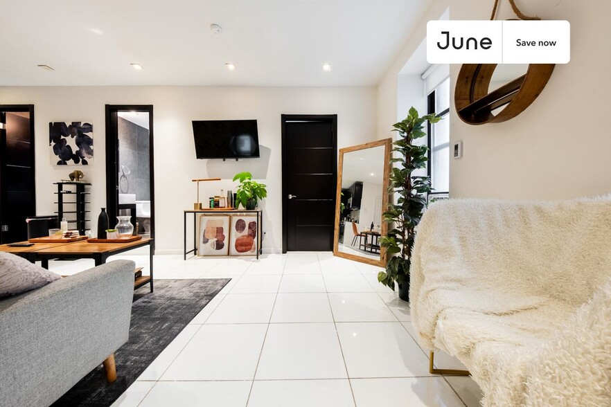 Building Photo - 320 Manhattan Ave