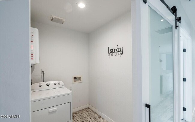 Building Photo - 6929 E Mariposa Dr