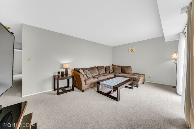 Building Photo - 66 Commonwealth Ct