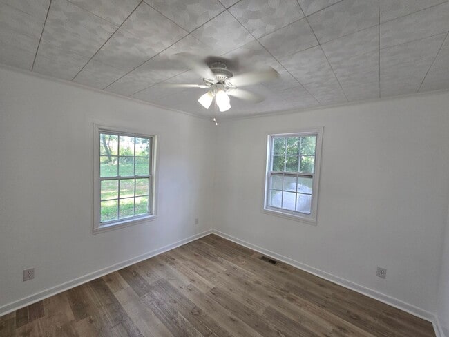 Building Photo - 2 bedroom home in Petersburg