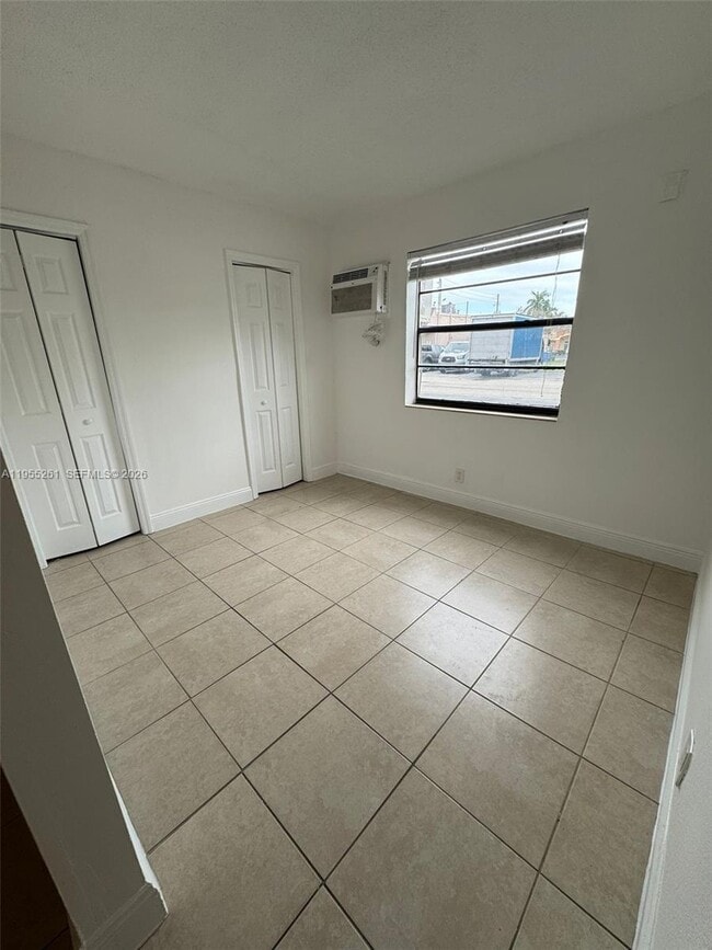 Building Photo - 4051 N Dixie Hwy