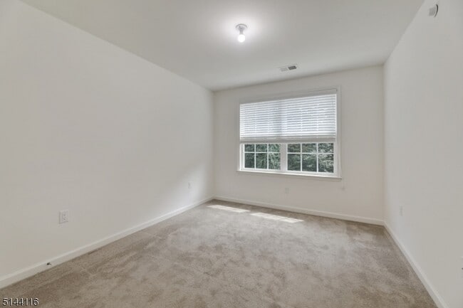 Building Photo - 52 Autumn Way