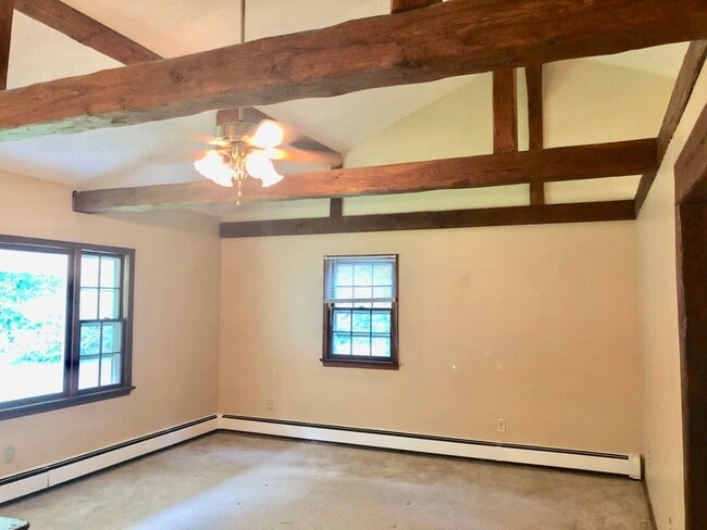 Building Photo - 236 Creek Rd