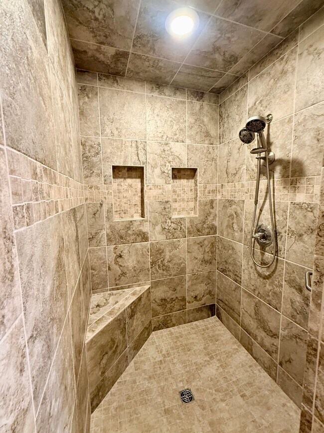 Building Photo - 706 Sedona Dr