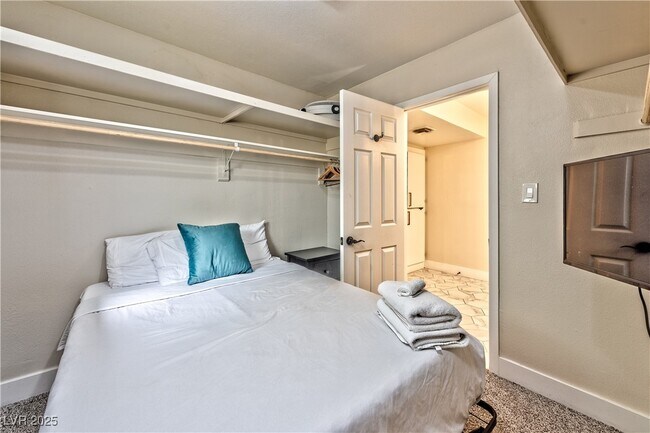 Building Photo - 3784 E Pama Ln