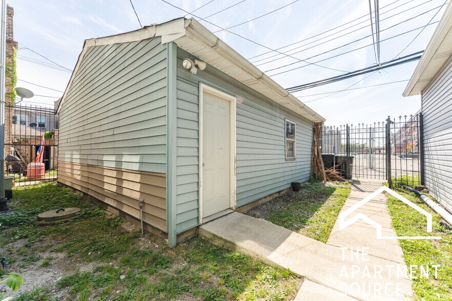 Building Photo - 2618 N Harding Ave