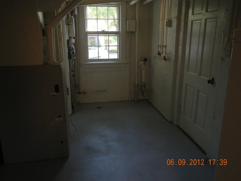 Building Photo - 6394 Conifer Ln