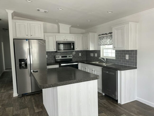 Primary Photo - 15777 Bolesta Rd