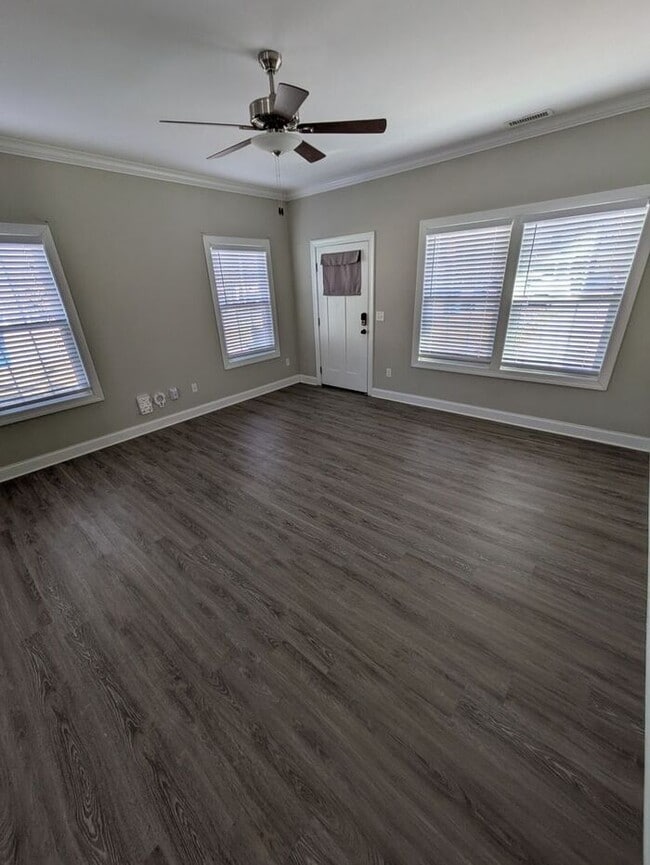 Building Photo - Charming Single Family 3BD/1.5BA Home in Hickory!