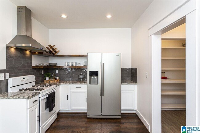 Building Photo - 712 10th Ct S