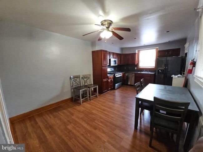 Building Photo - 5736 Woodcrest Ave