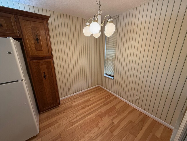 Building Photo - 6215 Coral Lake Dr